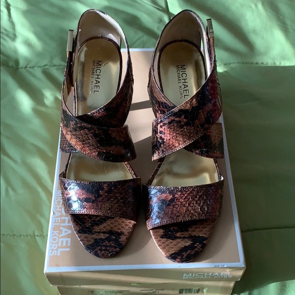 Shoes - Picture 1 of 3
